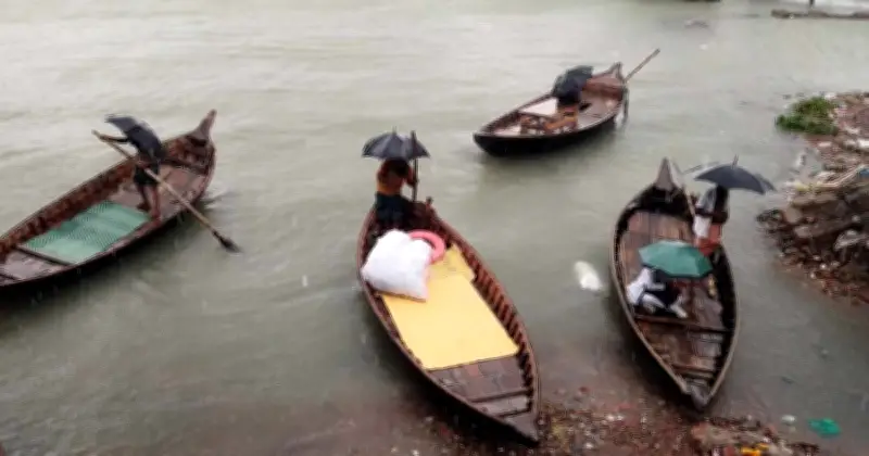 সদরঘাটের মাঝিরা জানেন না মে দিবস কী, ছুটির দিনটি তাদের জন্য বোঝা