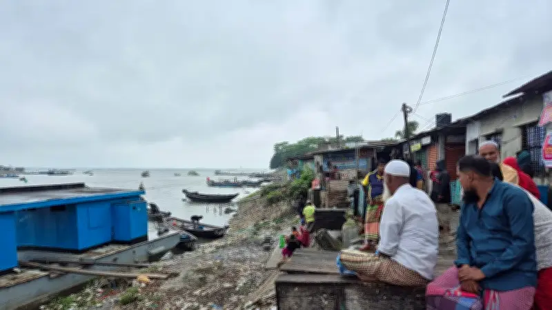 দুই মাস পর মেঘনায় জাল ফেলেও খালি হাতে জেলেরা, ইলিশশূন্য চাঁদপুরের ঘাট