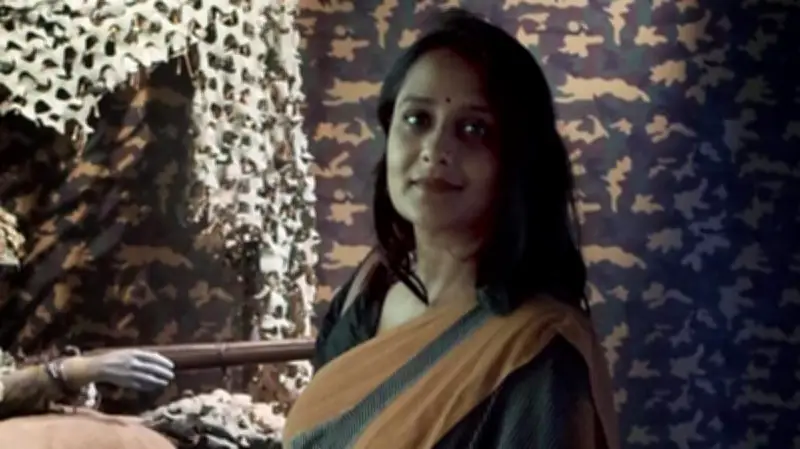 জন্মদিনে বাবার কবরে কেঁদে সকাল শুরু অপি করিমের