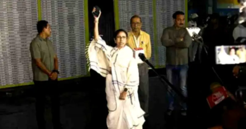 ইভিএম কারচুপি নিয়ে মমতার উদ্বেগ, নির্বাচন কমিশনের কড়া নিরাপত্তা