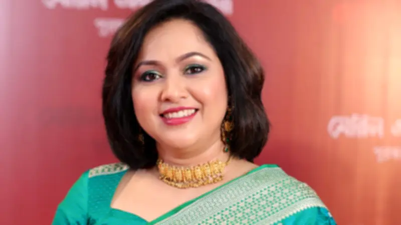 ছোট চুলের ফ্যাশনে তারকাদের নতুন লুক