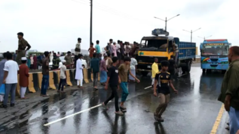 নিয়ন্ত্রণ হারিয়ে ট্রাকে আগুন, উদ্ধার বিপুল শুটারগান ও সরঞ্জাম