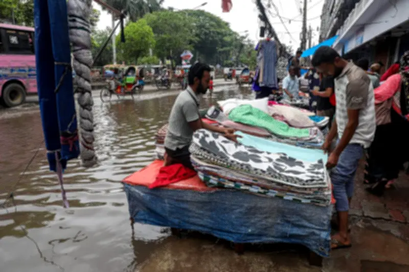 ছয় বিভাগে ভারী বৃষ্টির সম্ভাবনা, বাড়তে পারে সোমবার