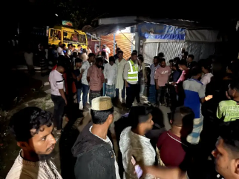 ফরিদপুরে ট্রাকের ধাক্কায় সাতজন আহত, চালক গণপিটুনিতে নিহত