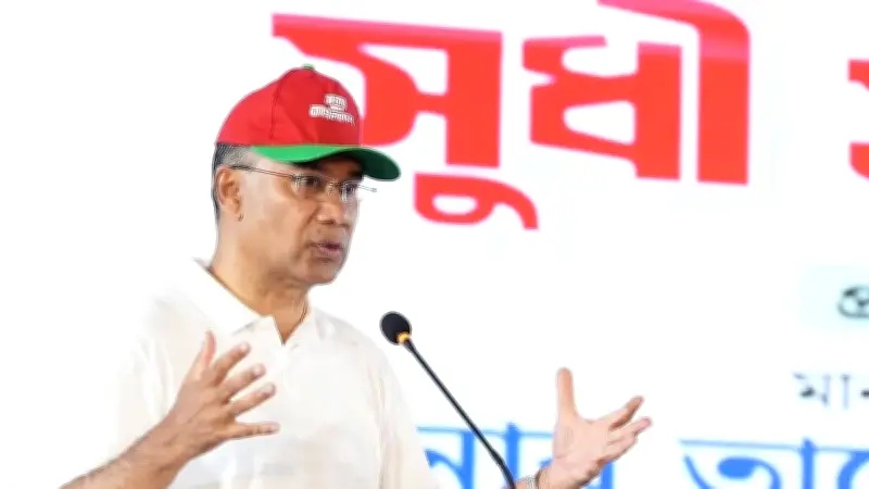 গ্রামের স্বাস্থ্যসেবায় ১ লাখ কর্মী নিয়োগের ঘোষণা প্রধানমন্ত্রীর