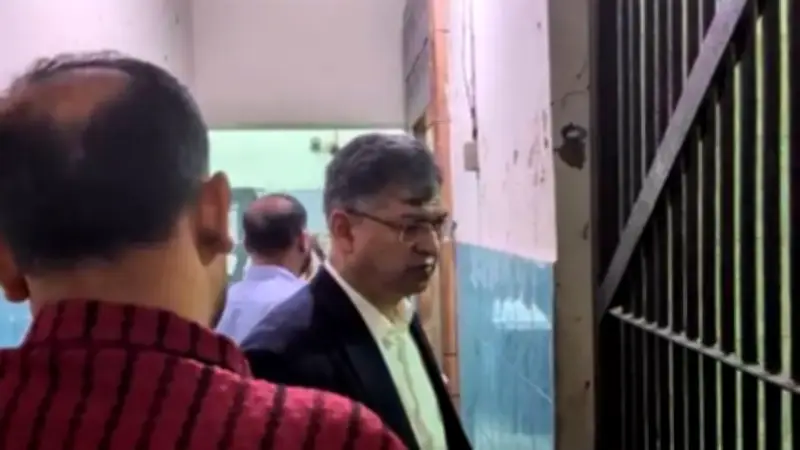 রমনা থানায় স্বরাষ্ট্রমন্ত্রী: সেতুর অভাবে ৩০ হাজার মানুষের দুর্ভোগ