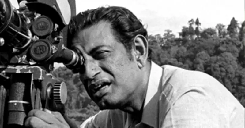 সত্যজিৎ রায়ের ১০৩তম জন্মবার্ষিকী আজ