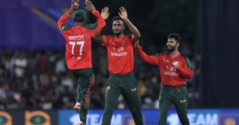 শরীফুলের তোপে ৩ উইকেট হারিয়ে বিপাকে নিউজিল্যান্ড