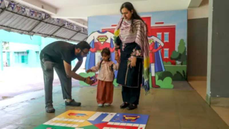 দক্ষতাভিত্তিক শিক্ষায় এগিয়ে ইংরেজি মাধ্যম স্কুল