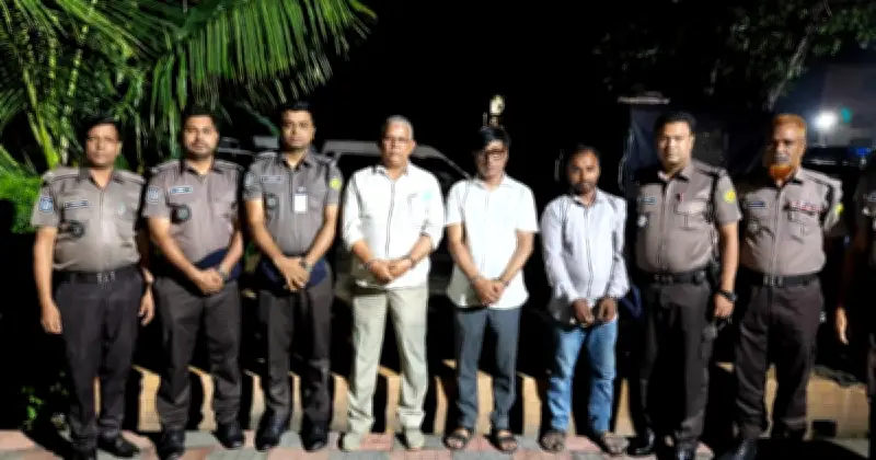 প্রাথমিক শিক্ষা অধিদফতরে অগ্নিসংযোগ: তিনজন গ্রেফতার