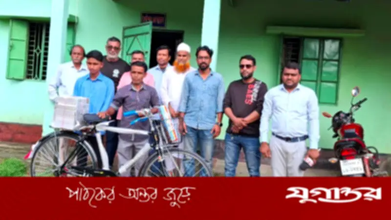 পত্রিকা হকার সুজিতের পাশে ডেপুটি স্পিকার কায়সার কামাল