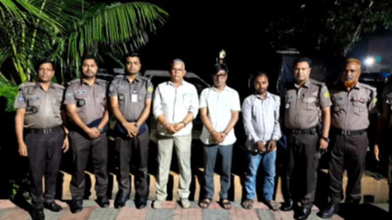 মিরপুরে প্রাথমিক শিক্ষা অধিদপ্তরের স্টোররুমে আগুন: গ্রেপ্তার ৩