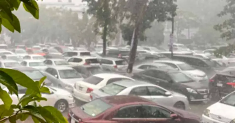 রাজধানীতে আবারও মুষলধারে বৃষ্টি, ভূমিধ্বসের শঙ্কা