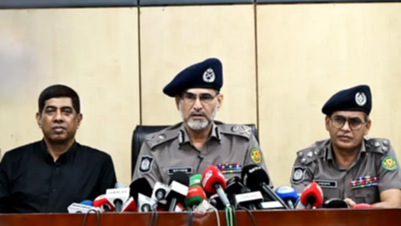 অপরাধ দমনে সাঁড়াশি অভিযান, ডিএমপির গ্রেপ্তার ১০ ছিনতাইকারী