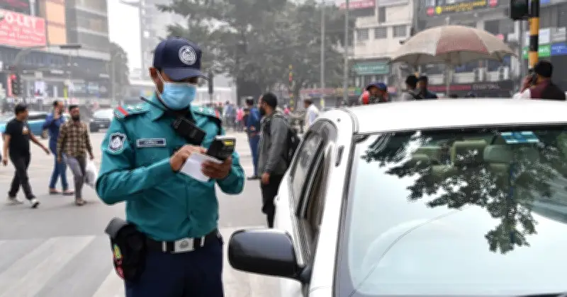 সিসি ক্যামেরায় ট্রাফিক আইন লঙ্ঘন শনাক্ত করে অটো নোটিশ শুরু ডিএমপির