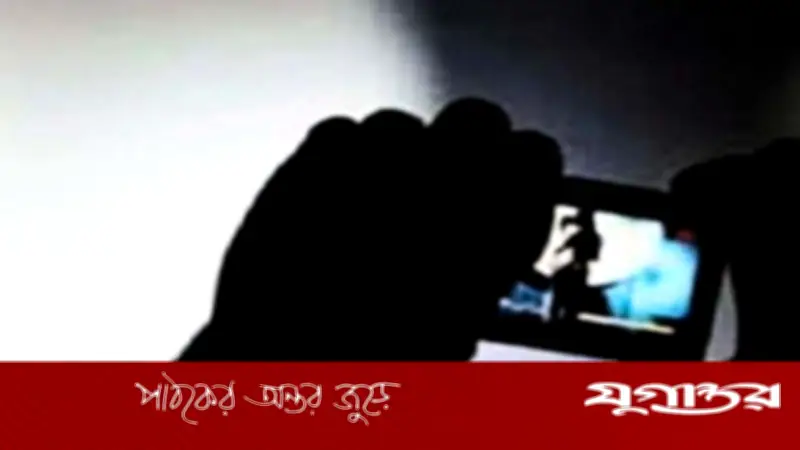 টলিপাড়ায় অভিনেত্রী-অভিনেতার ঘনিষ্ঠতা নিয়ে জোর চর্চা