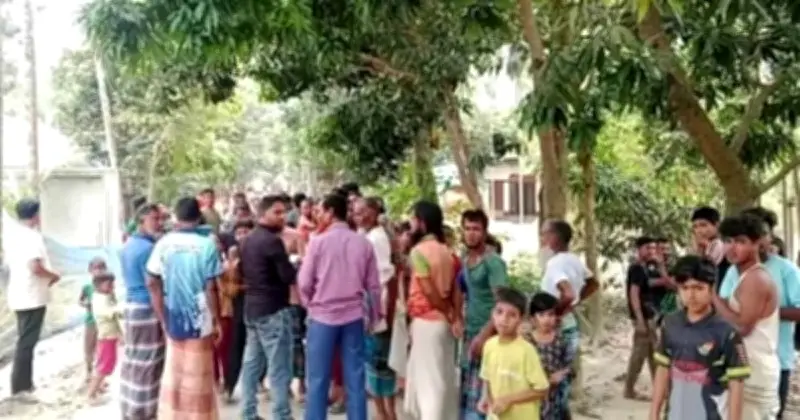 টাঙ্গাইলে শিক্ষার্থী নিপীড়নের অভিযোগে প্রধান শিক্ষককে গণপিটুনি, আটক