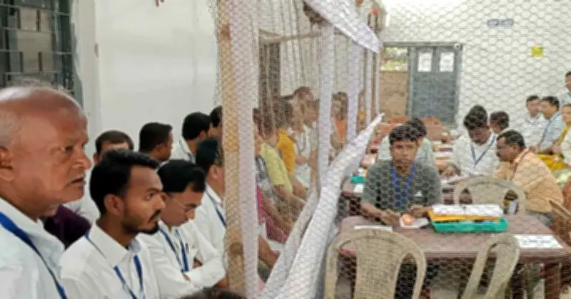 পশ্চিমবঙ্গ নির্বাচনে বিজেপি এগিয়ে ১০৬ আসনে, তৃণমূল ৯৮-এ