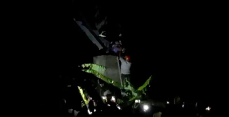 প্রেমে ব্যর্থ হয়ে ৪৬০ ফুট টাওয়ারে উঠে আত্মহত্যার চেষ্টা যুবকের