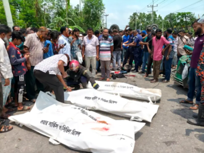 মুক্তাগাছায় ট্রাক-সিএনজি সংঘর্ষে তিন নারী নিহত