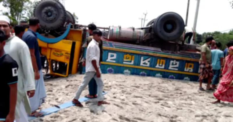 মুক্তাগাছায় ট্রাক-অটোরিকশা সংঘর্ষে তিন নারী নিহত