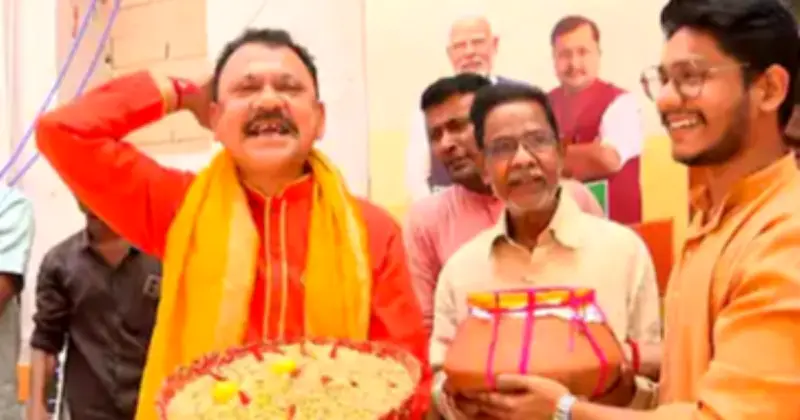 পশ্চিমবঙ্গে ভোটগণনায় এগিয়ে বিজেপি, পিছিয়ে তৃণমূল