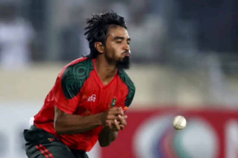 তানজিম হাসানের পিঠের হাড়ে ফ্র্যাকচার, খেলা থেকে ছিটকে যাওয়ার শঙ্কা