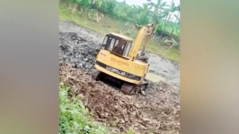 নগরকান্দায় থামছে না অবৈধ মাটি কাটা, স্বর্ণের দামে ধস