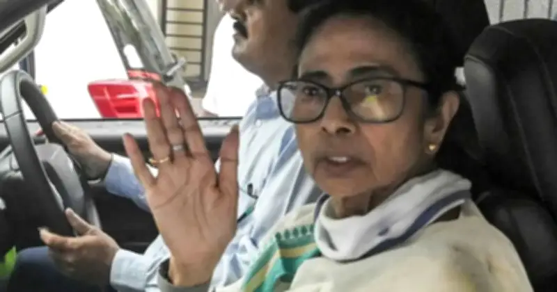 ভবানীপুরে মমতা পিছিয়ে, নন্দীগ্রামে শুভেন্দুর জয়