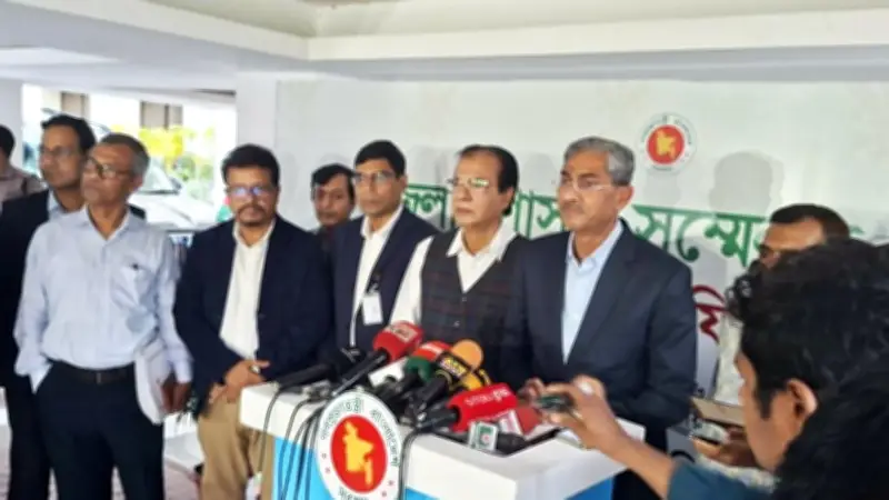 নদী-খাল দখলমুক্ত করতে ডিসিদের নির্দেশ, ক্ষমতা ছাড়তে নারাজ মমতা
