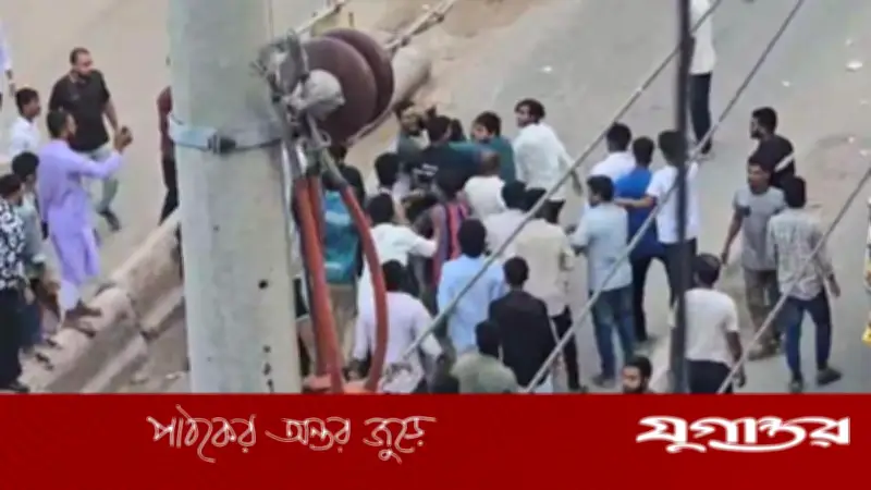 নারায়ণগঞ্জে হকারদের হামলায় সিটি করপোরেশনের দুই কর্মচারী আহত