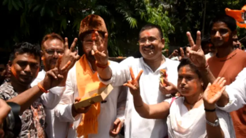 পশ্চিমবঙ্গে বিজেপির গেরুয়া ঝড়, মমতার স্বপ্ন ভঙ্গ