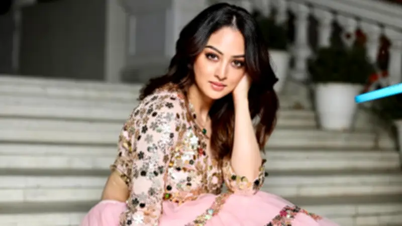 সন্দীপা ধরের খোলামেলা আলাপ: আত্মস্বীকৃতি ও সামাজিক চাপ