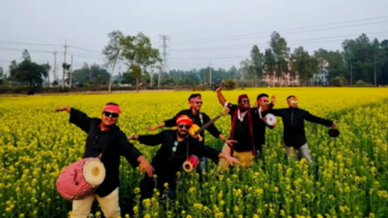 বগুড়ায় নাট্যকর্মীদের ‘দল অন্যরকম’: গান, কবিতা আর নাট্যের মেলবন্ধন