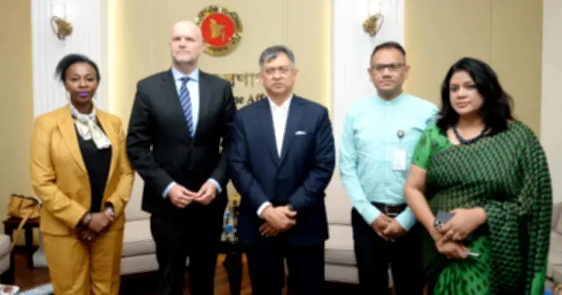 স্বরাষ্ট্রমন্ত্রীর সঙ্গে ইউএনএইচসিআর প্রতিনিধির বৈঠকে রোহিঙ্গা সংকট ও সহায়তা হ্রাস নিয়ে আলোচনা
