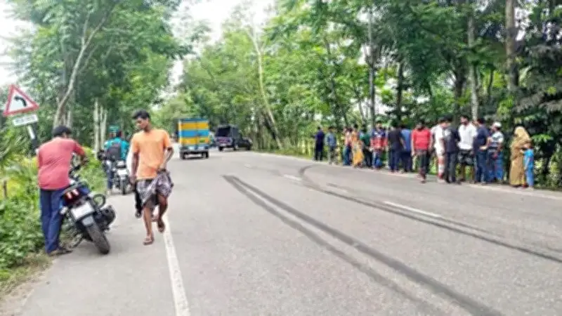 বরিশালে বাসচাপায় দাদি-নাতনির মৃত্যু, খুলনায় হামের প্রাদুর্ভাব