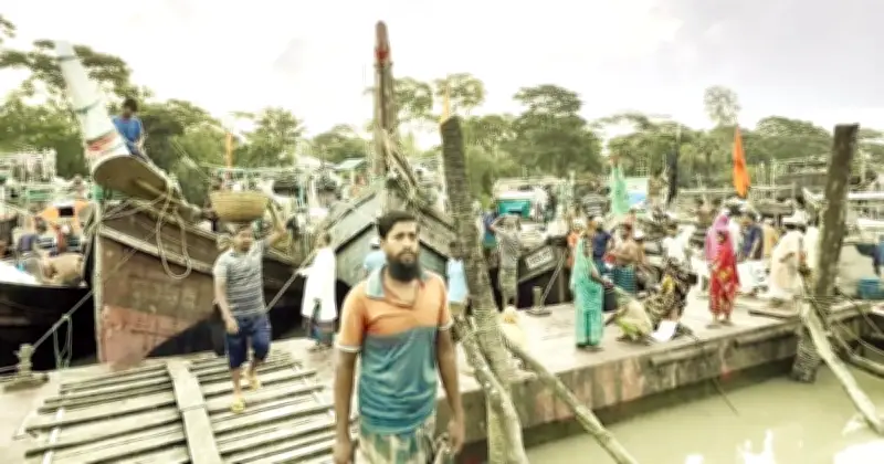 নিষেধাজ্ঞা-প্রতিকূল আবহাওয়া-জলদস্যুতে দিশেহারা জেলেরা