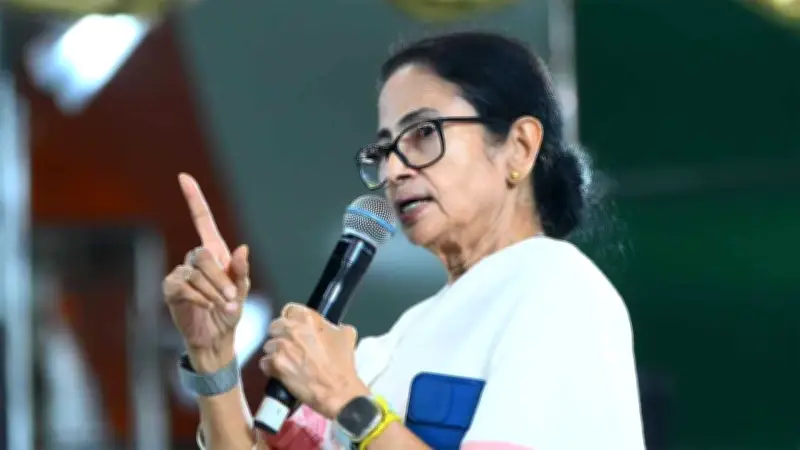 পদত্যাগ করবেন না মমতা, চীন সফরে ইরানের পররাষ্ট্রমন্ত্রী