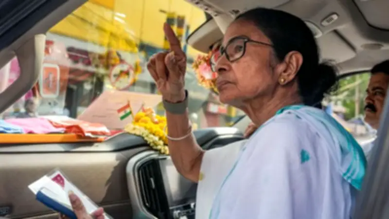 পশ্চিমবঙ্গে মমতা পদত্যাগ না করলে কী ঘটতে পারে?
