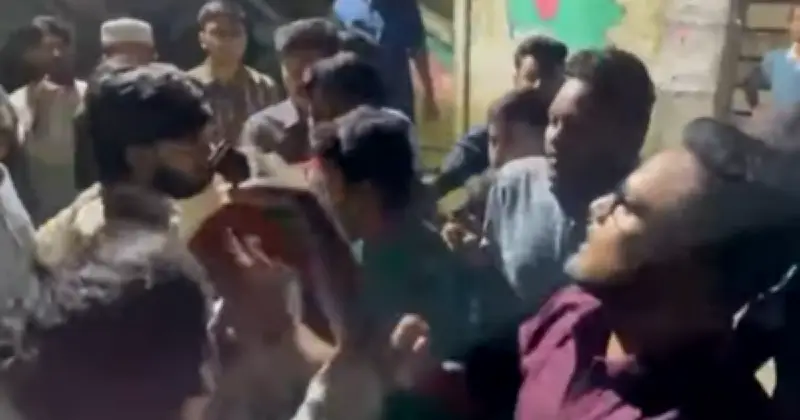 ঢাবি মুহসীন হলে ব্যানার ছেঁড়াকে কেন্দ্র করে ছাত্রদল-শিবির হট্টগোল