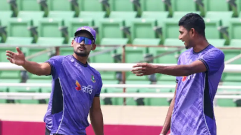 নাজমুল-নাহিদের নেতৃত্বে পাকিস্তানের বিপক্ষে টেস্ট সিরিজ শুরু
