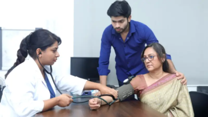মা দিবসে মায়ের স্বাস্থ্য পরীক্ষার উদ্যোগ নিন সন্তানেরাই
