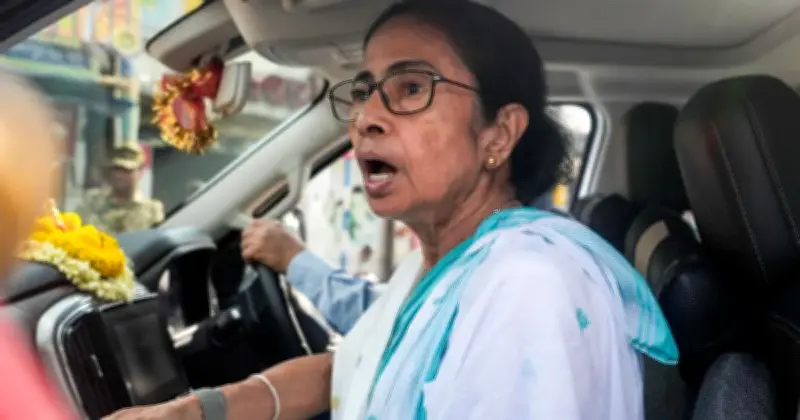 পদত্যাগ না করায় মমতার বিরুদ্ধে বিজেপির তীব্র সমালোচনা