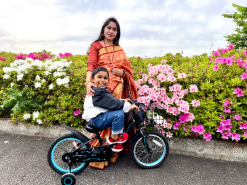 ও চোখ, তুমি তো সবই পারো, তবে কেন নিজের জগৎ তৈরি করতে পারো না!