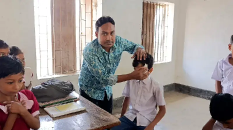 ফতুল্লায় স্কুলের সিলিং ফ্যান খুলে পড়ে চার শিক্ষার্থী আহত