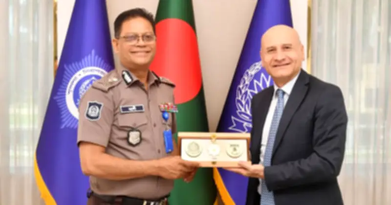 ইতালির রাষ্ট্রদূতের সাথে আইজিপির সৌজন্য সাক্ষাৎ