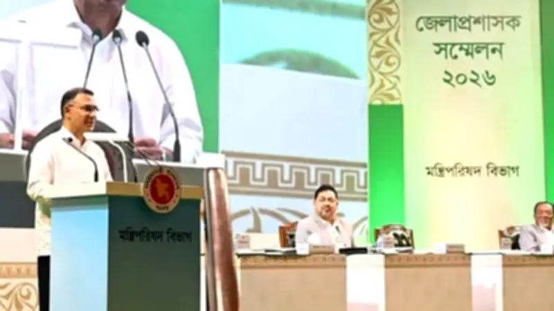 চারদিনের ডিসি সম্মেলন শেষ, বৃষ্টিতে প্রধানমন্ত্রীর গাড়িচালনা