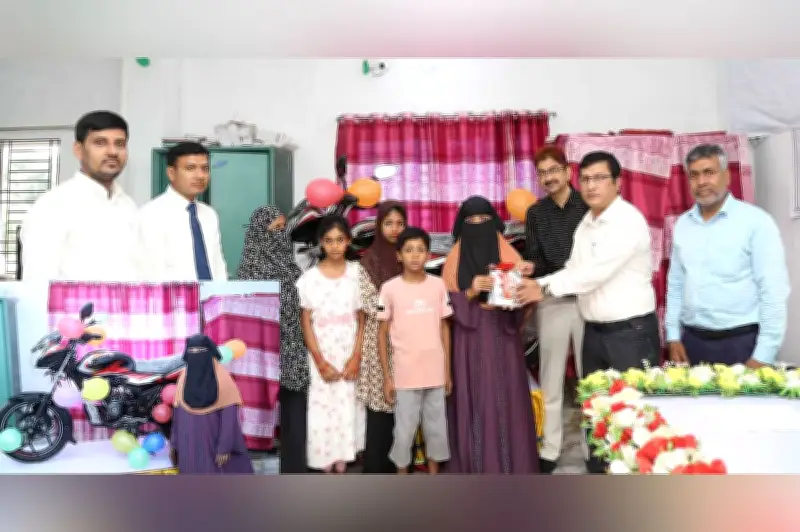 প্রবাসী আয় পাঠিয়ে মোটরসাইকেল জিতলেন রাবেয়া