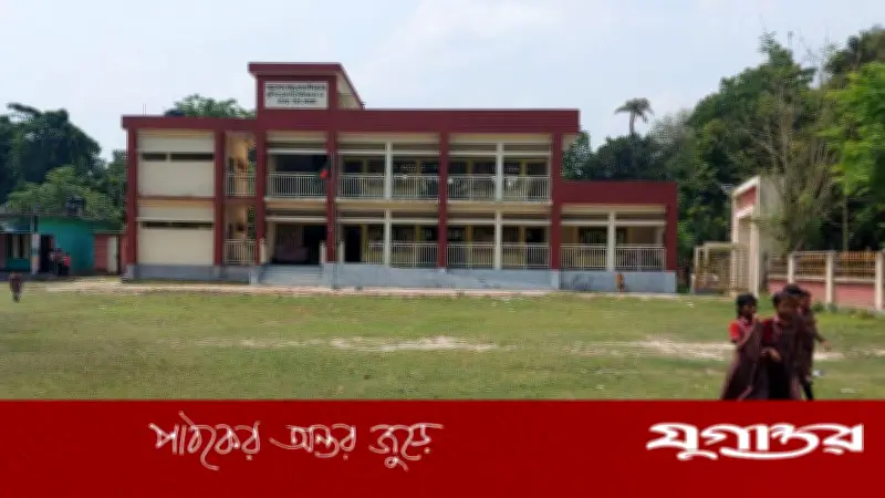 মাগুরায় প্রাথমিক বিদ্যালয়ের শিশুদের কিনতে হচ্ছে পরীক্ষার প্রশ্ন ও উত্তরপত্র