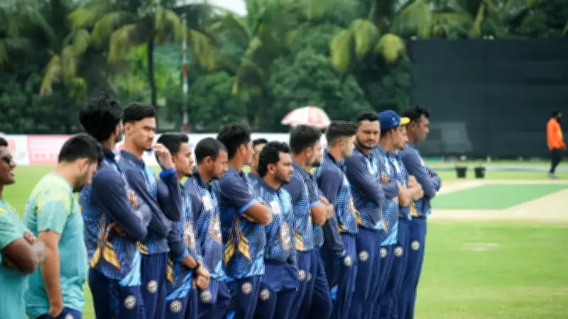 যানজটে আটকে ক্রিকেটাররা, দেরিতে শুরু খেলা